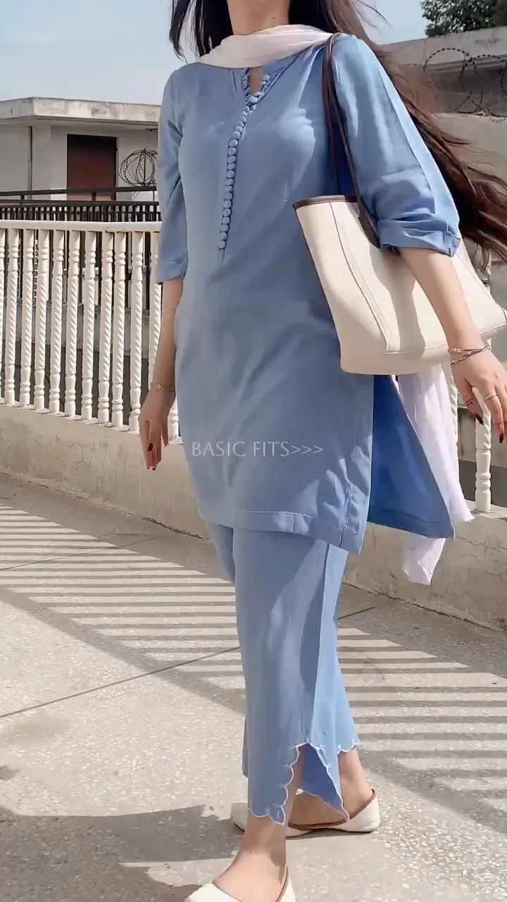 Harmi Simple Yet Stylish Kurta Set - Image 4